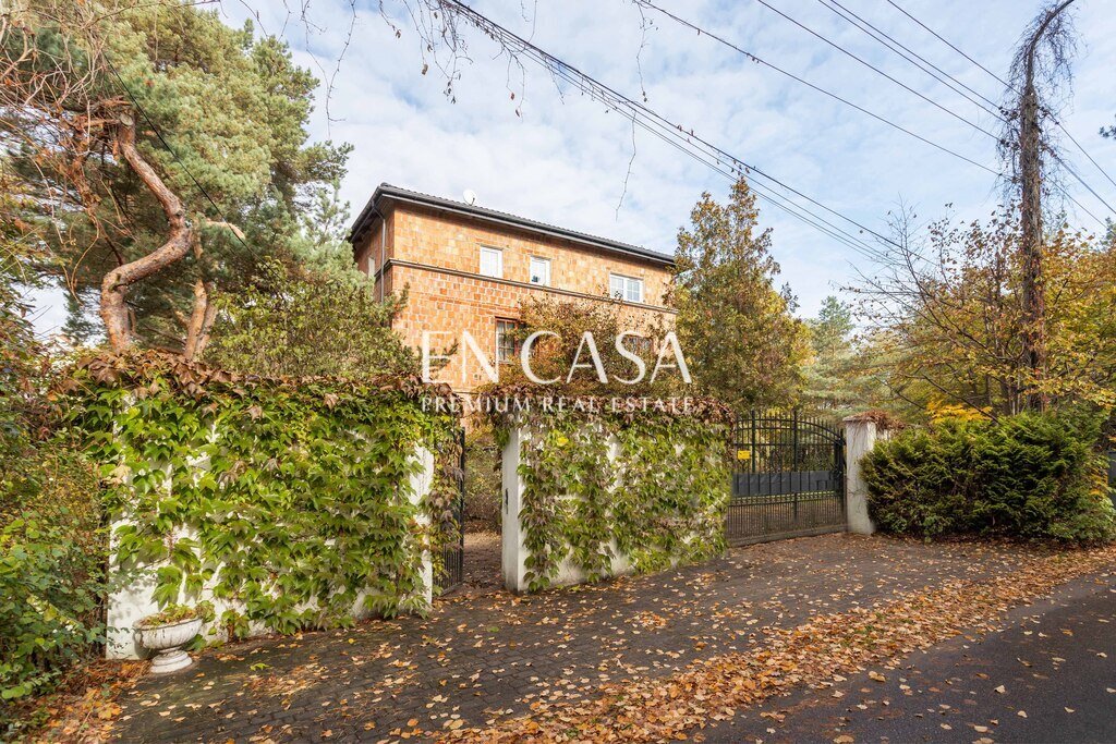 Solidny dom z potencjałem, 4 pokoje, garaż, Wawer Warszawa, Wawer  337m2 Foto 1