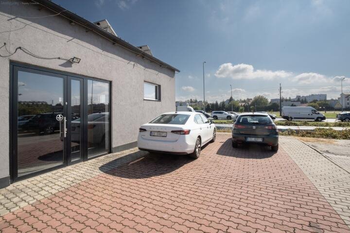 Lokal usługowy 70 m2 z parkingiem, świetna komunikacja - polecam! Kraków, Podgórze, Płaszów, Lipska  70m2 Foto 1