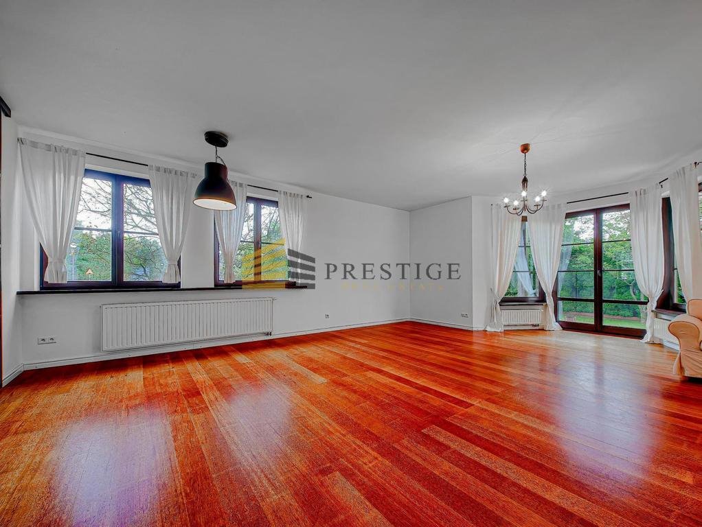 Wynajem domu 260 m² z dużym ogrodem i garażem w Wilanowie Warszawa, Wilanów, Zapłocie  260m2 Foto 1