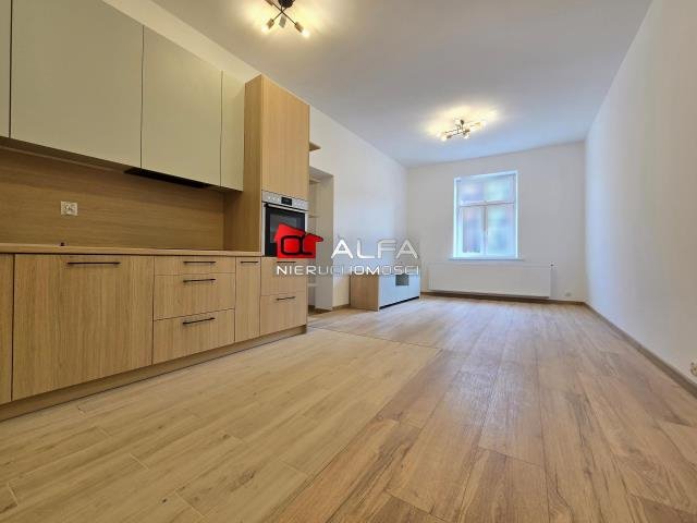 Mieszkanie trzypokojowe na sprzedaż Świdnica, Centrum  74m2 Foto 1