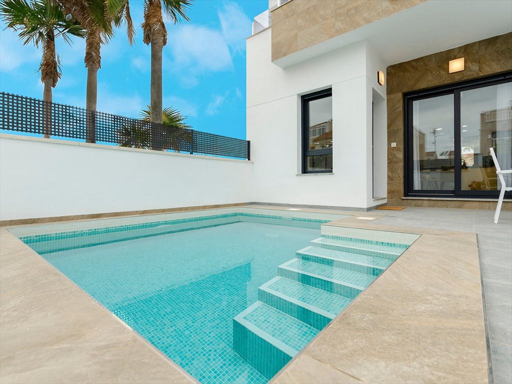 Zapraszam do obejrzenia nowoczesnych willi 99 m² z prywatnym basenem Hiszpania, Torrevieja, Costa Blanca  99m2 Foto 1