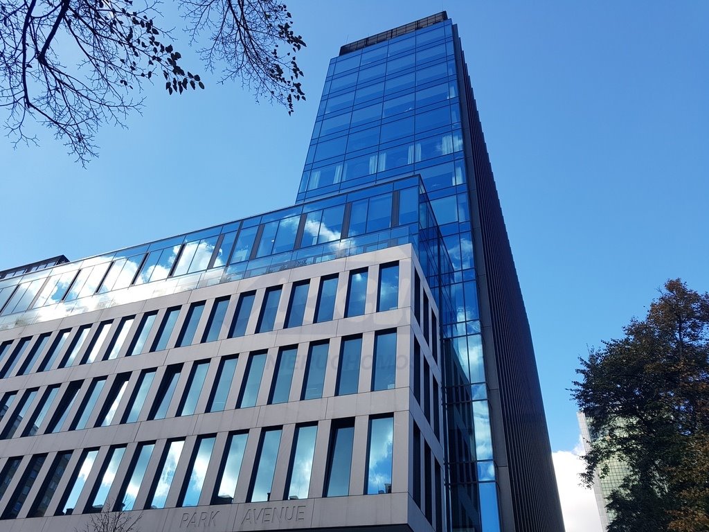 Nowoczesny biurowiec w centrum Warszawy, 141,5 m2 Warszawa, Śródmieście  111m2 Foto 1