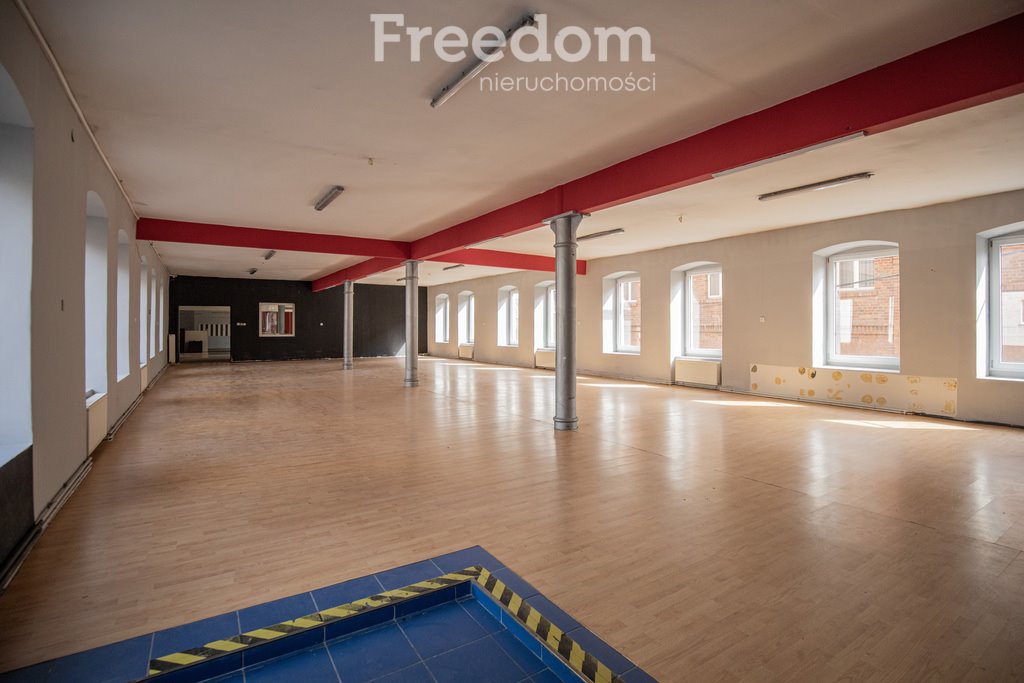 Przestronny lokal 600 m² z rampą - idealny na sklep, biuro czy magazyn Brzeg, Trzech Kotwic  600m2 Foto 1