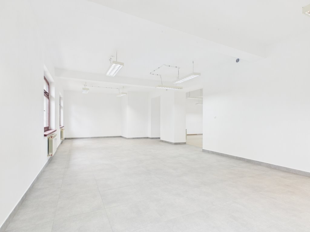 Lokal usługowo-biurowy 160 m² przy głównej drodze w Jabłonce Jabłonka  160m2 Foto 1