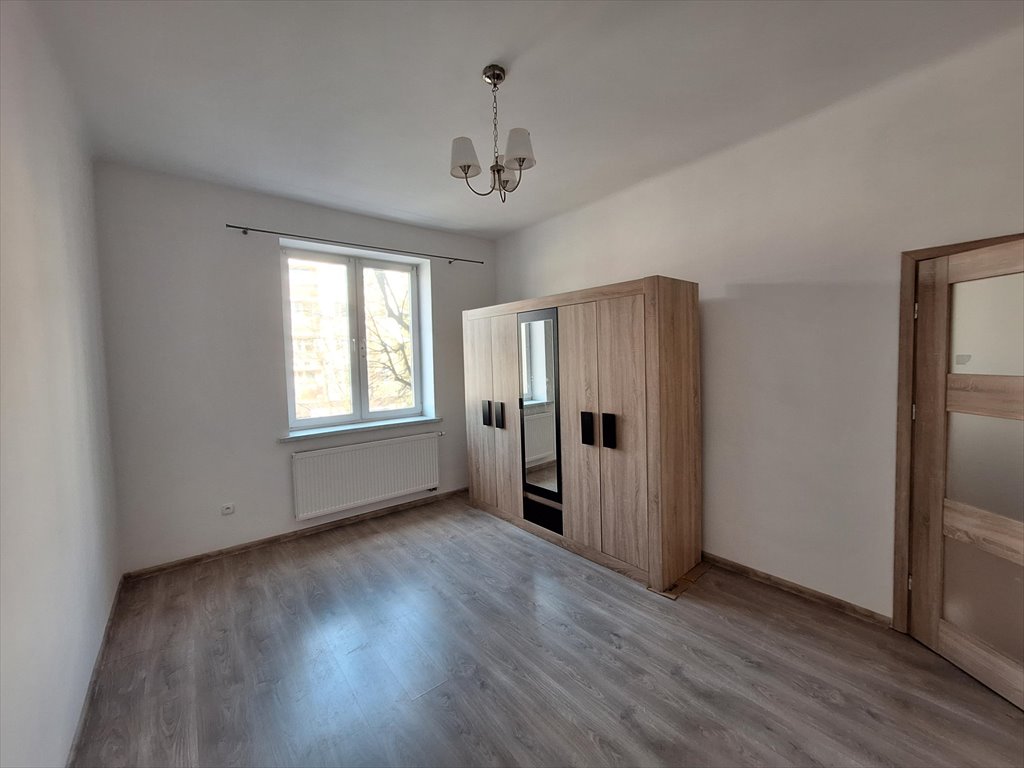 Na wynajem przestronne 43 m² mieszkanie w Bochni z aneksem kuchennym Bochnia  43m2 Foto 1
