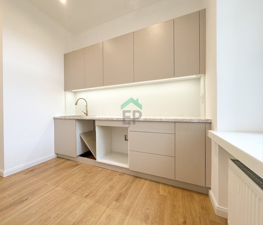 Mieszkanie dwupokojowe na sprzedaż Częstochowa, Trzech Wieszczów  33m2 Foto 1