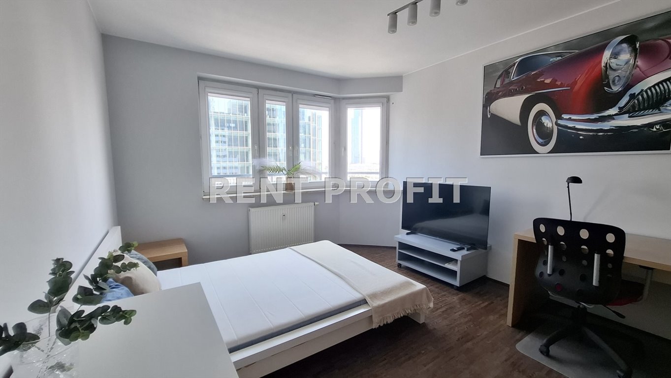 Przestronne 3-pokojowe mieszkanie z loggią i dostępem do basenu Warszawa, Wola, Łucka  68m2 Foto 1