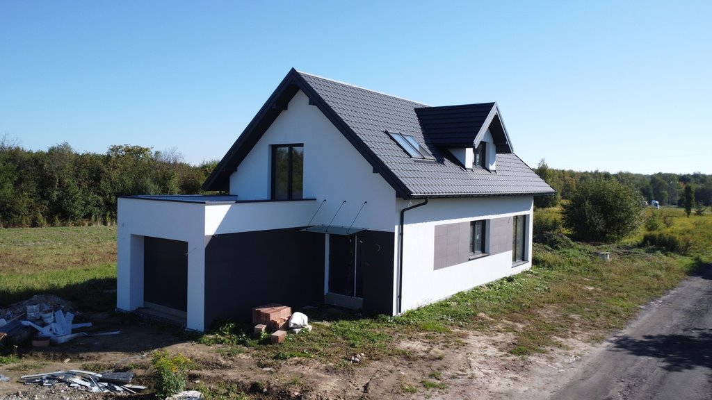 Nowoczesny dom 153 m² w Tarnowie (Krzyż) z garażem i tarasem: Tarnów Krzyż