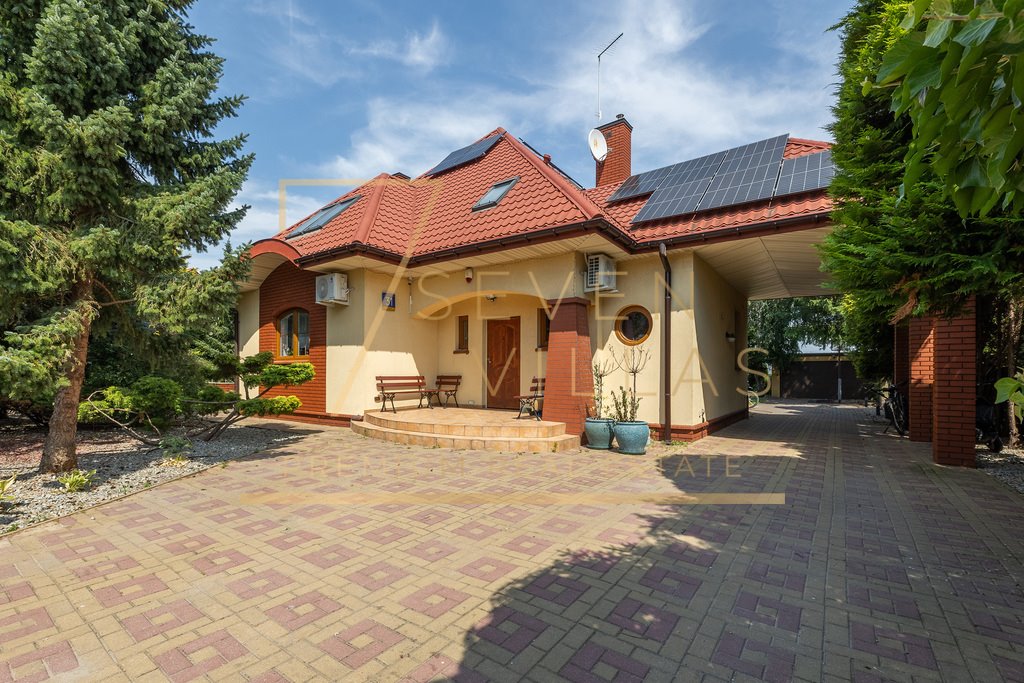 Zapraszam do obejrzenia domu 220 m² z basenem i fotowoltaiką Podolszyn Nowy  220m2 Foto 1
