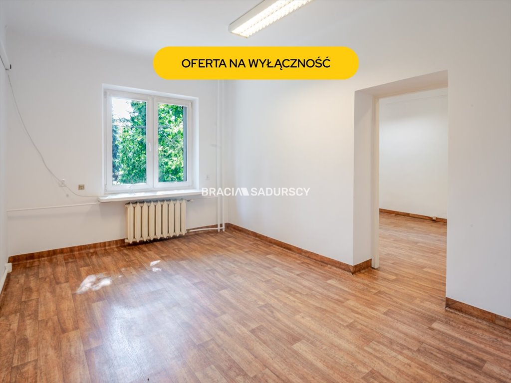 Przestronne biuro 134 m² z 6 pokojami, parking, monitoring Kraków, Nowa Huta, Nowa Huta, Mrozowa  134m2 Foto 1