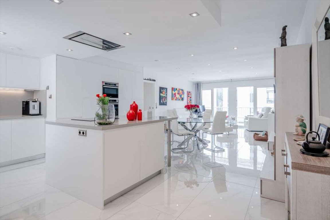 Mieszkanie czteropokojowe  na sprzedaż Hiszpania, Calp  170m2 Foto 1