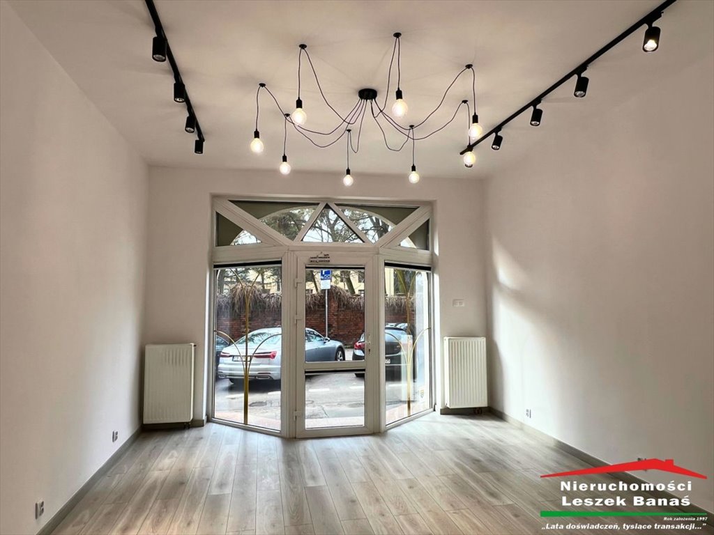 Lokal użytkowy 61 m2 w centrum Grudziądza, witryny, trzy pomieszczenia Grudziądz  61m2 Foto 1