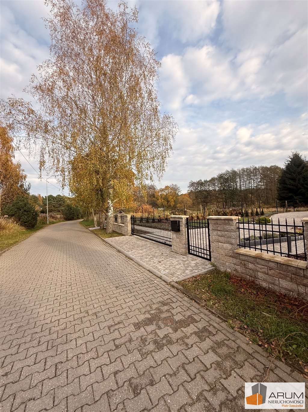 Działka budowlana 3077 m² z mediami, las, asfalt Łobez  3 077m2 Foto 1