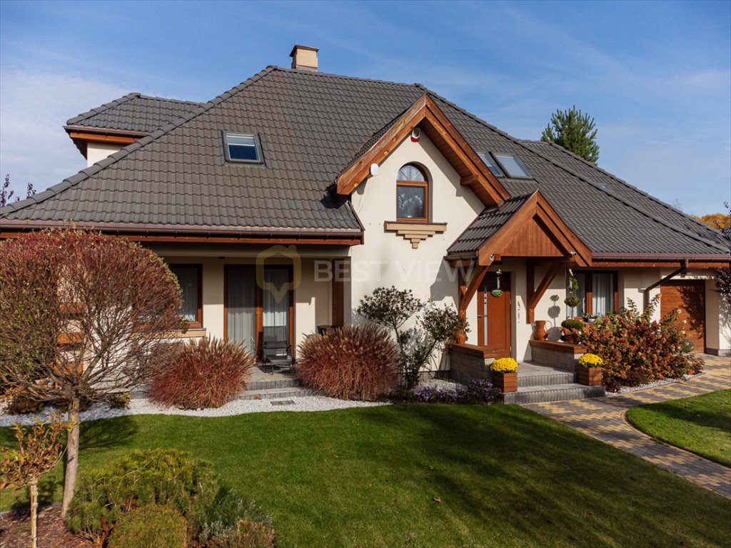 Przestronny dom 214 m2 z kominkiem i ogrodem w Kątach Kąty, Spacerowa  214m2 Foto 1