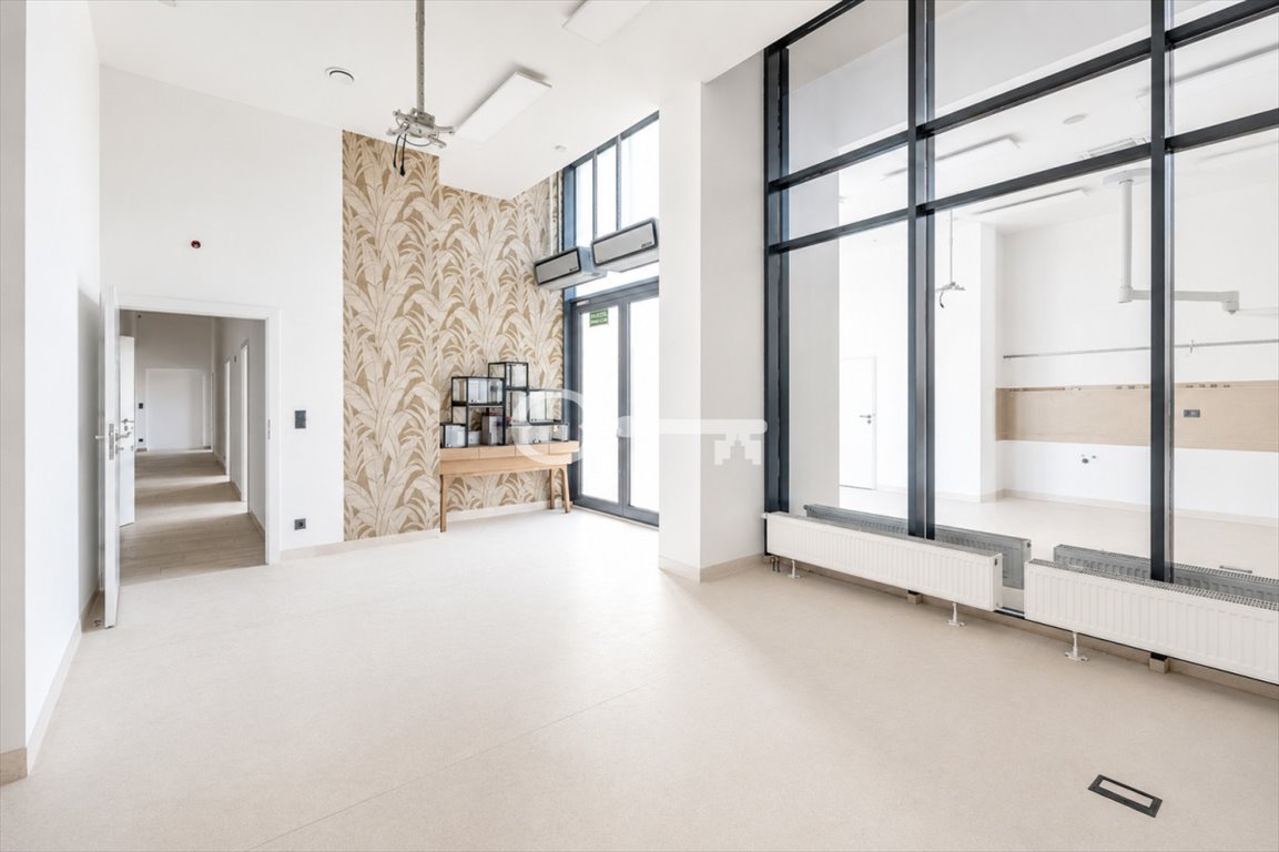 Wynajmę przestronny lokal 134 m² z witrynami na Pradze-Południe Warszawa, Praga-Południe Gocław, Jana Nowaka-Jeziorańskiego  134m2 Foto 1