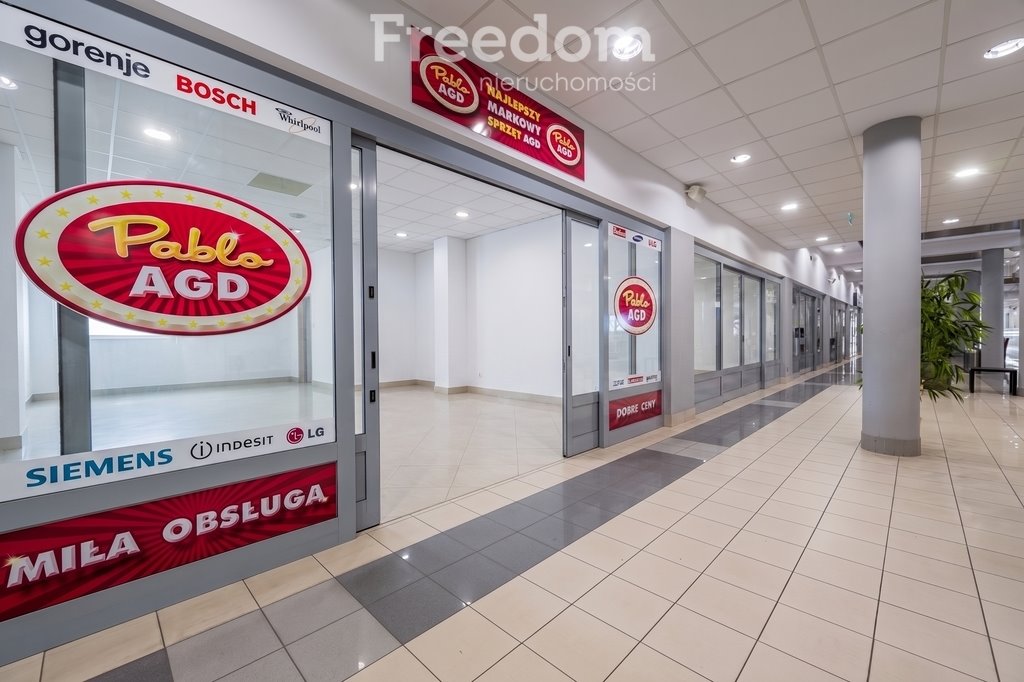 Lokal usługowy 53 m² w Otwocku - duża witryna i klimatyzacja: Otwock: Górna