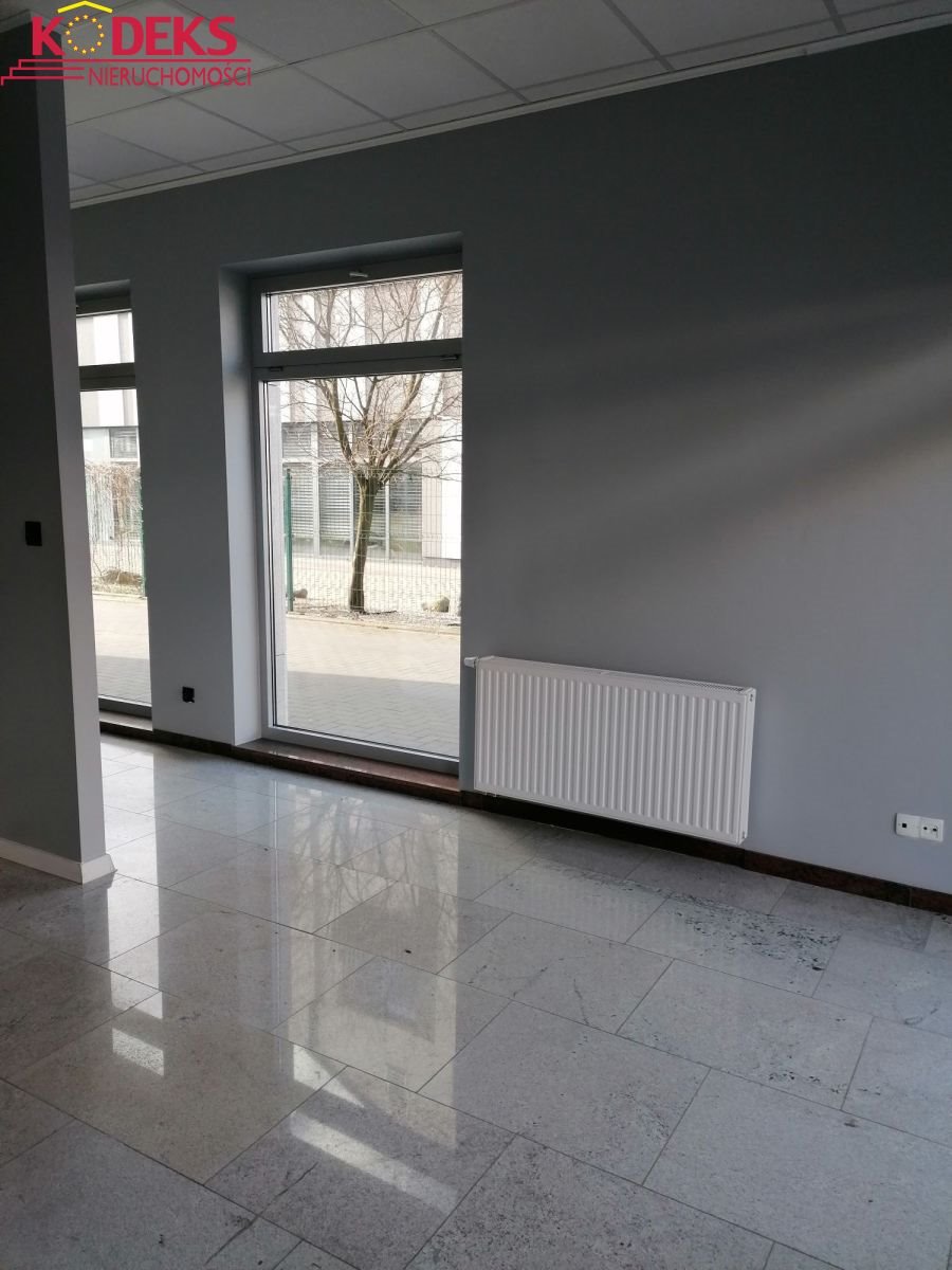 Wynajem lokalu 110 m² w centrum Legionowa z witryną Legionowo  110m2 Foto 1