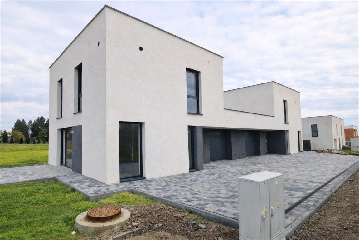 Nowoczesny dom 126,87 m² z garażem, spokojna okolica Czyżowice  127m2 Foto 1