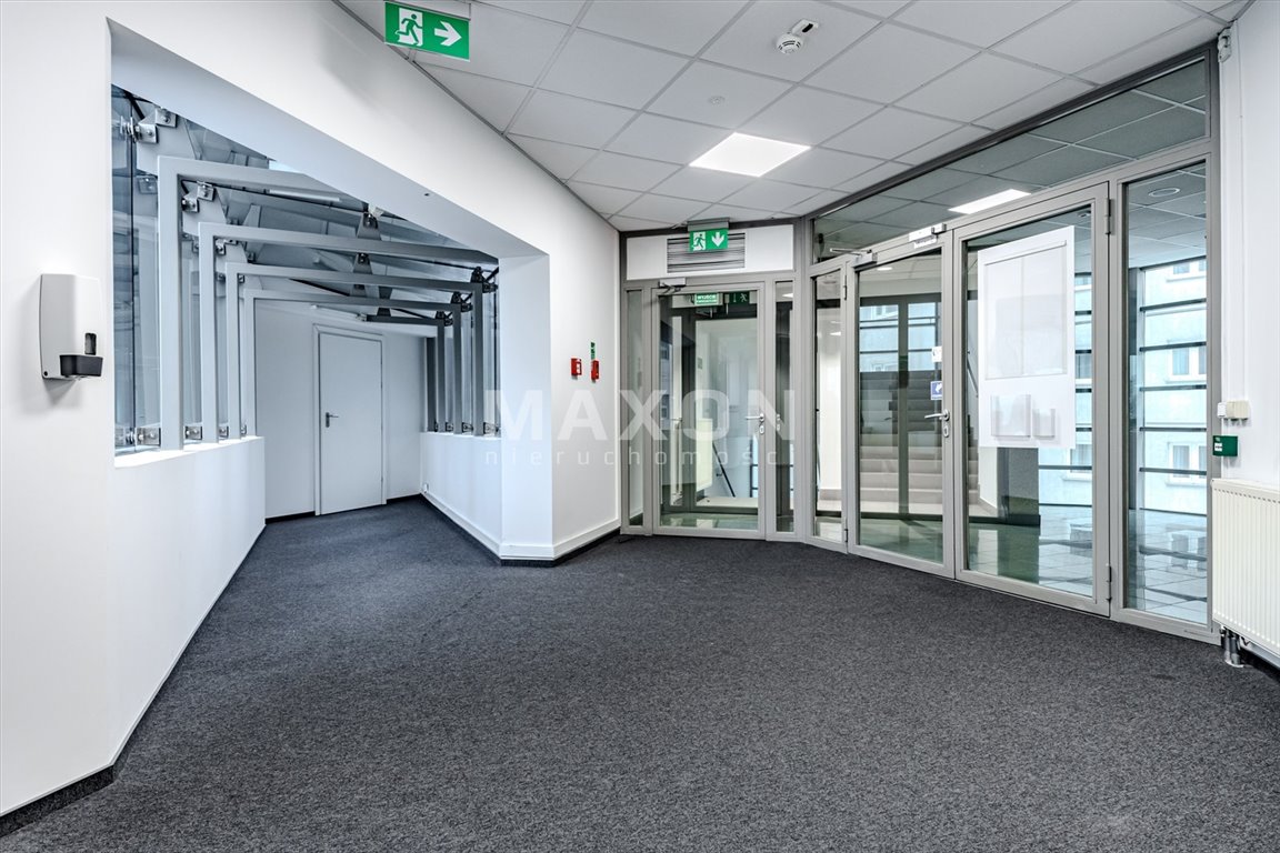 Nowoczesny biurowiec na Woli, 502 m2, recepcja i parking Warszawa, Wola, al. Solidarności  502m2 Foto 1