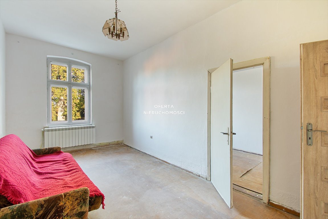 Urokliwe mieszkanie w pałacu z dużą piwnicą i ogródkiem Gościno, 7  47m2 Foto 1