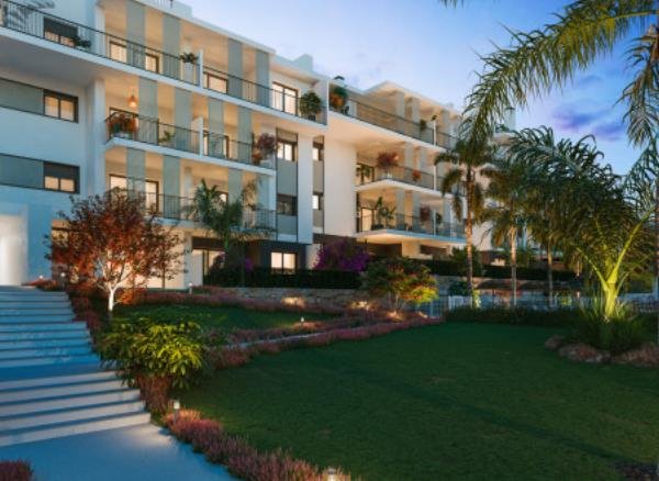 Nowoczesny apartament 120m² z tarasem i ogrodem w Estepona Hiszpania, Estepona  120m2 Foto 1