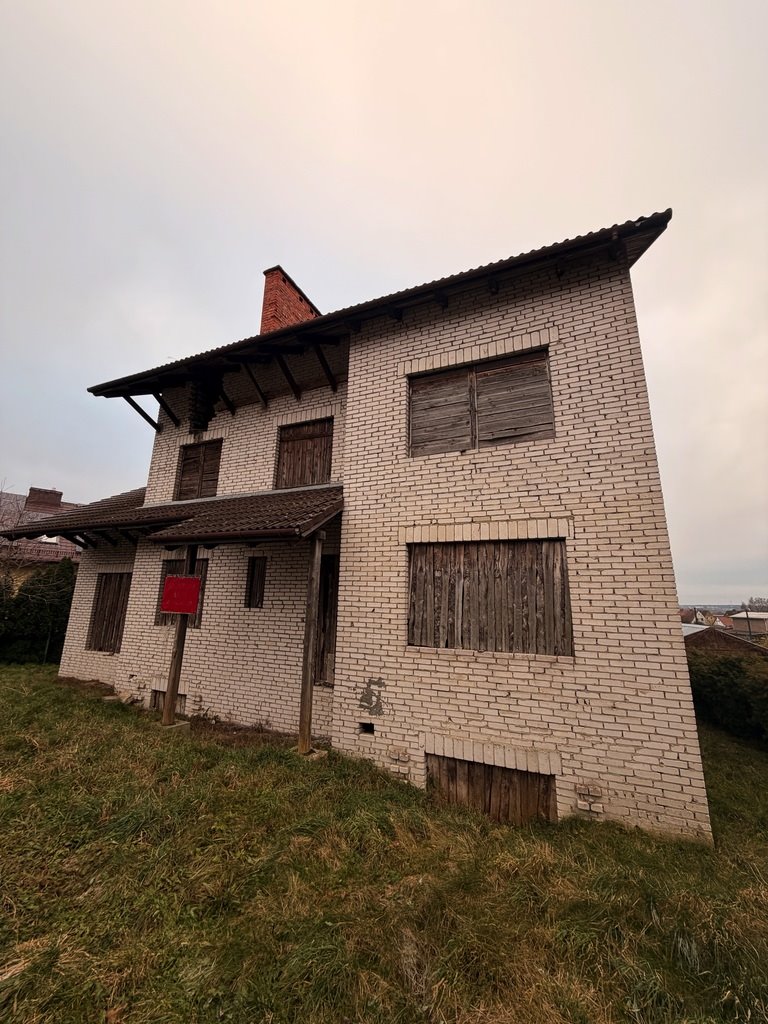 Sprzedam dom 320 m² z dużym potencjałem, garaż i strych Łobez  409m2 Foto 1