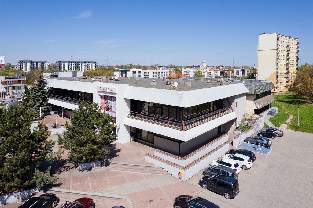 Na sprzedaż duży lokal użytkowy 2 812 m² w Piotrkowie Piotrków Trybunalski, Al. Armii Krajowej 24  2 813m2 Foto 1