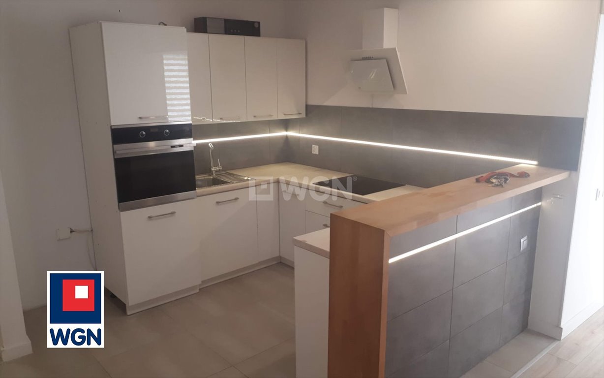 Nowoczesny dom z lokalami i dochodem w centrum Strumienia Strumień  300m2 Foto 1