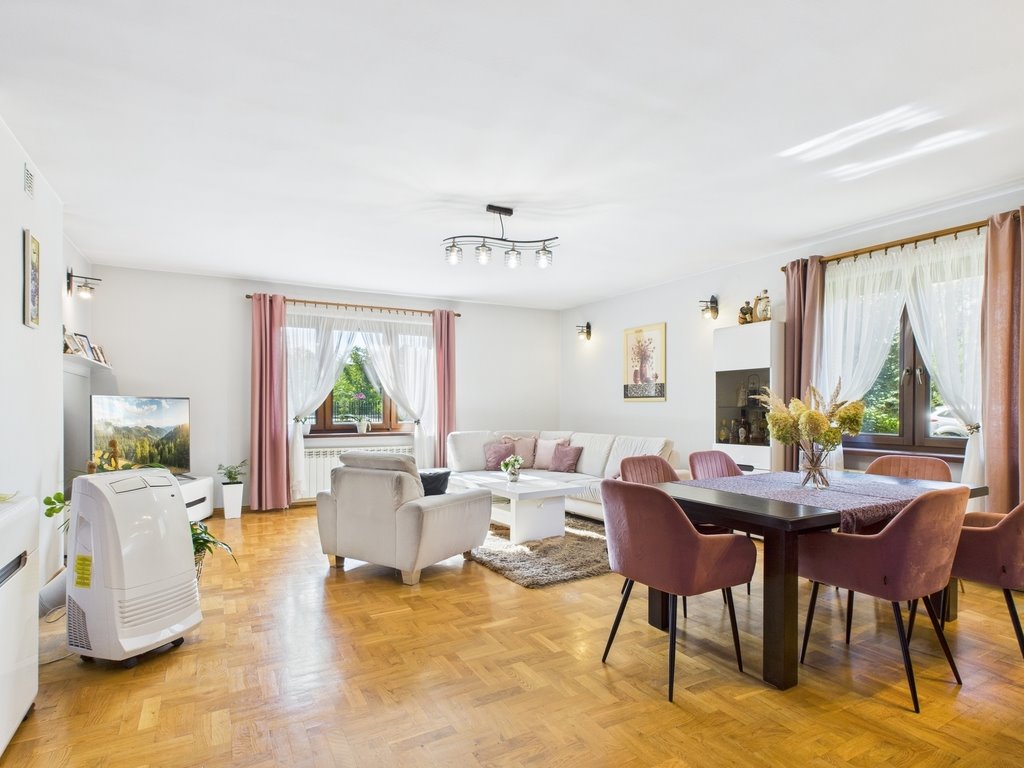 Przestronny dom z 3 niezależnymi mieszkaniami i prywatnym lasem Kozłów Biskupi  308m2 Foto 1