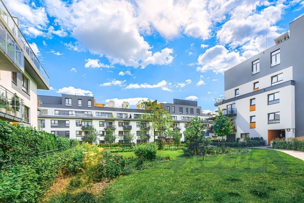 Lokal gastronomiczny 123 m2 z witrynami na ul. Herbu Oksza Warszawa, Ursus  123m2 Foto 1