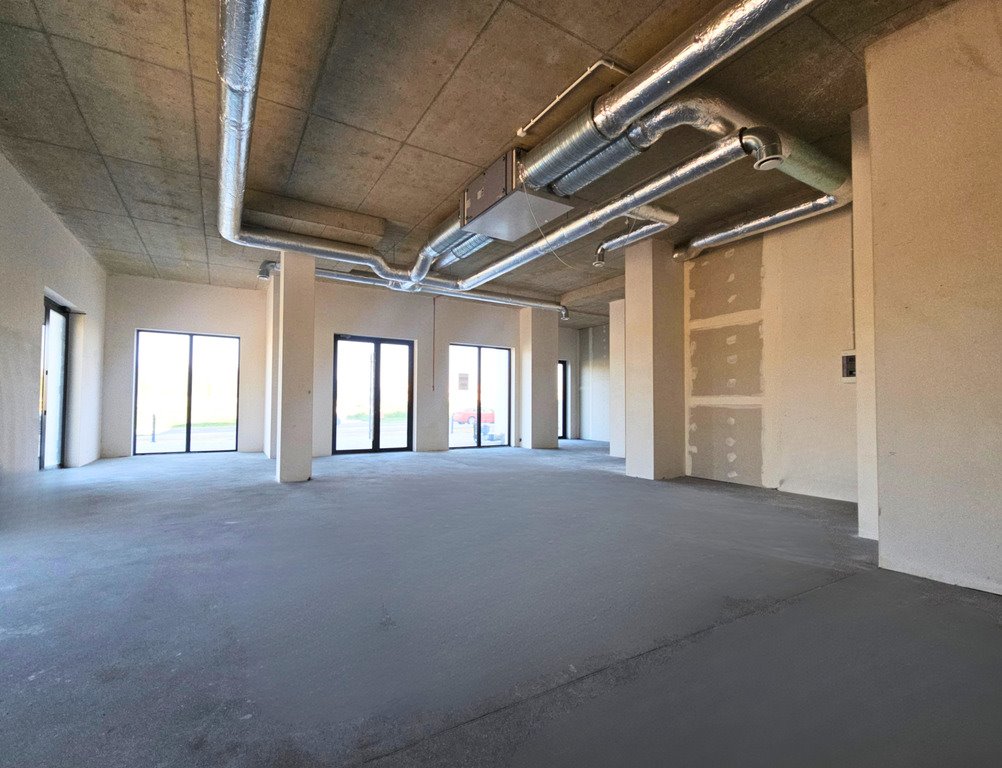 Sprzedam atrakcyjny lokal 115 m² z witrynami w Rzeszowie Rzeszów, Jana Wywrockiego  115m2 Foto 1