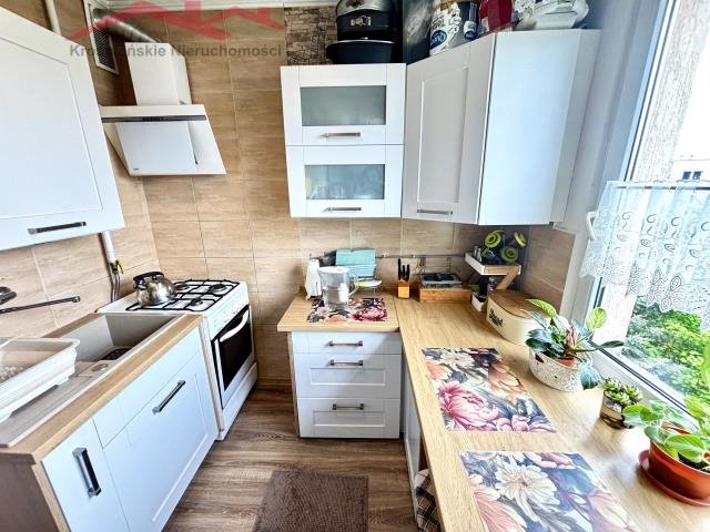 Mieszkanie trzypokojowe na sprzedaż Krosno, Guzikówka  48m2 Foto 1