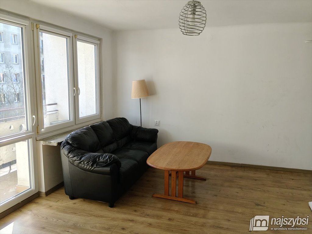 Centrum Świnoujścia, 3 pokoje, balkon, do remontu Świnoujście, Centrum  60m2 Foto 1