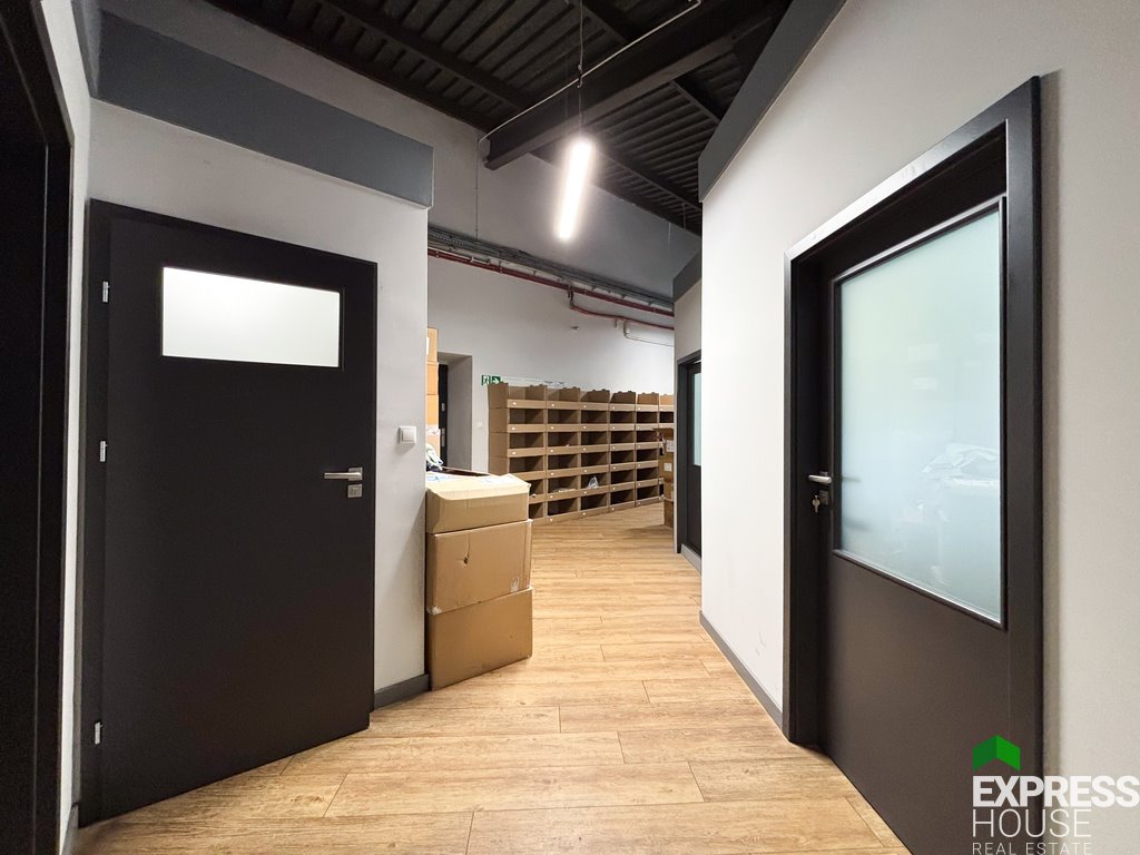 Magazyn i biuro 1361 m² z rampą i aranżacją Częstochowa, Stare Miasto, Ogrodowa  1 361m2 Foto 1