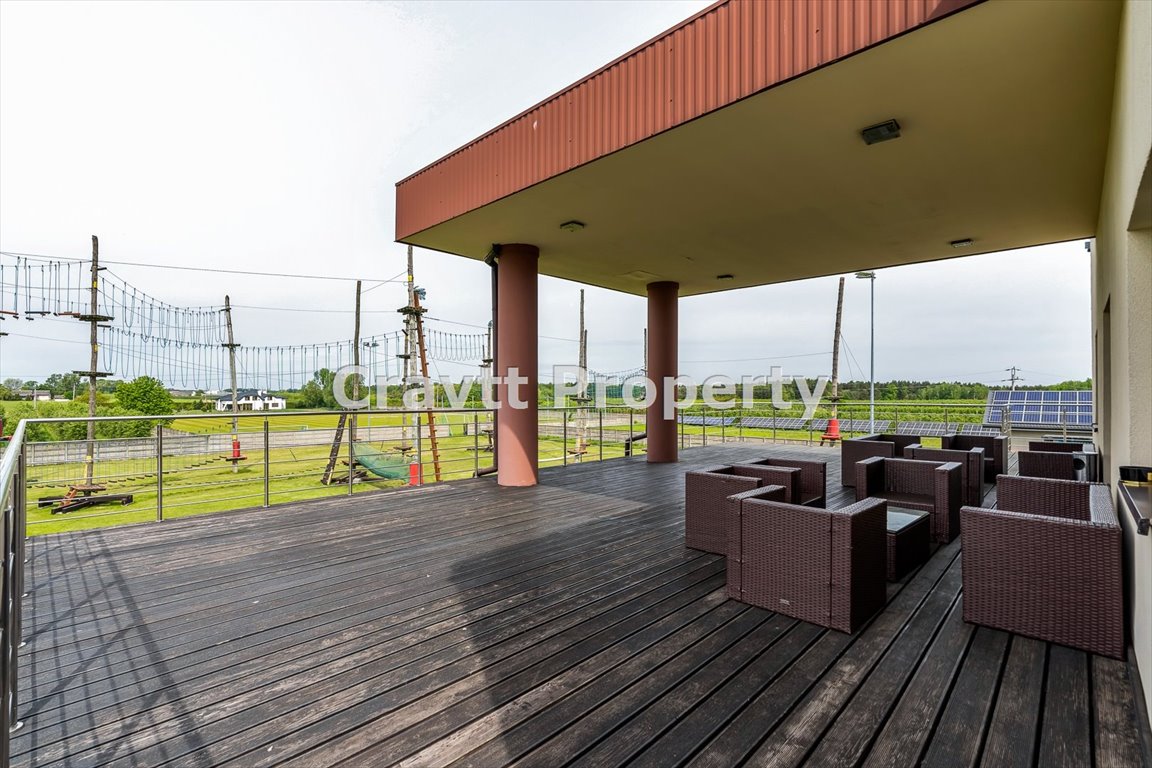 Obiekt usługowy z salami konferencyjnymi i hotelami, 1543 m² Góra Kalwaria  1 543m2 Foto 1