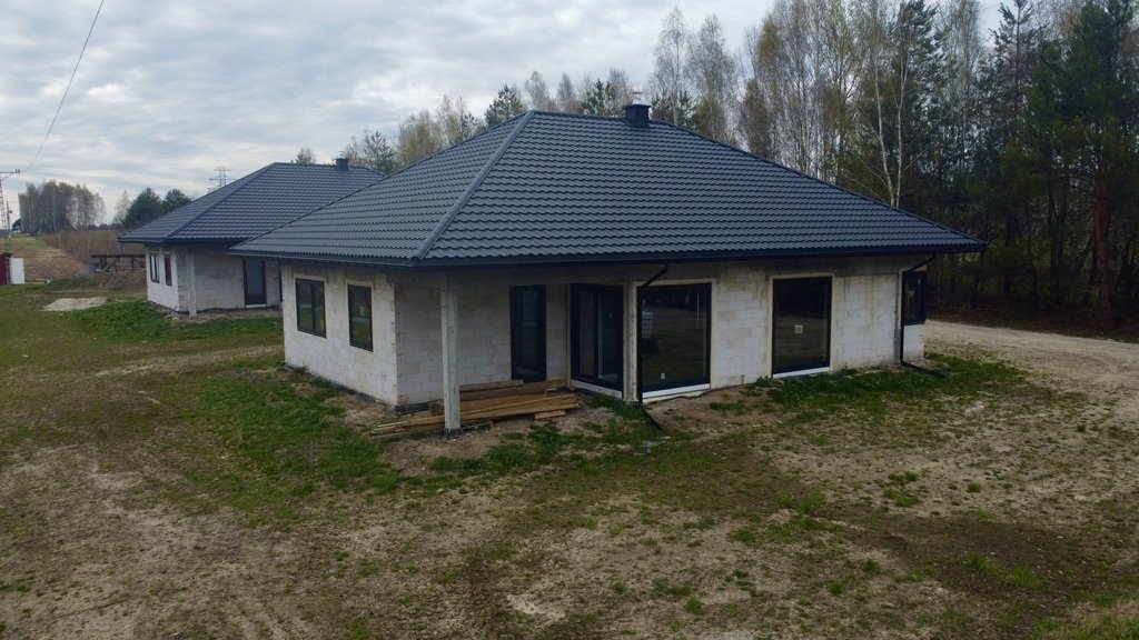 Dom w stanie surowym z garażem, 143 m², spokojna okolica Budy Głogowskie  144m2 Foto 1