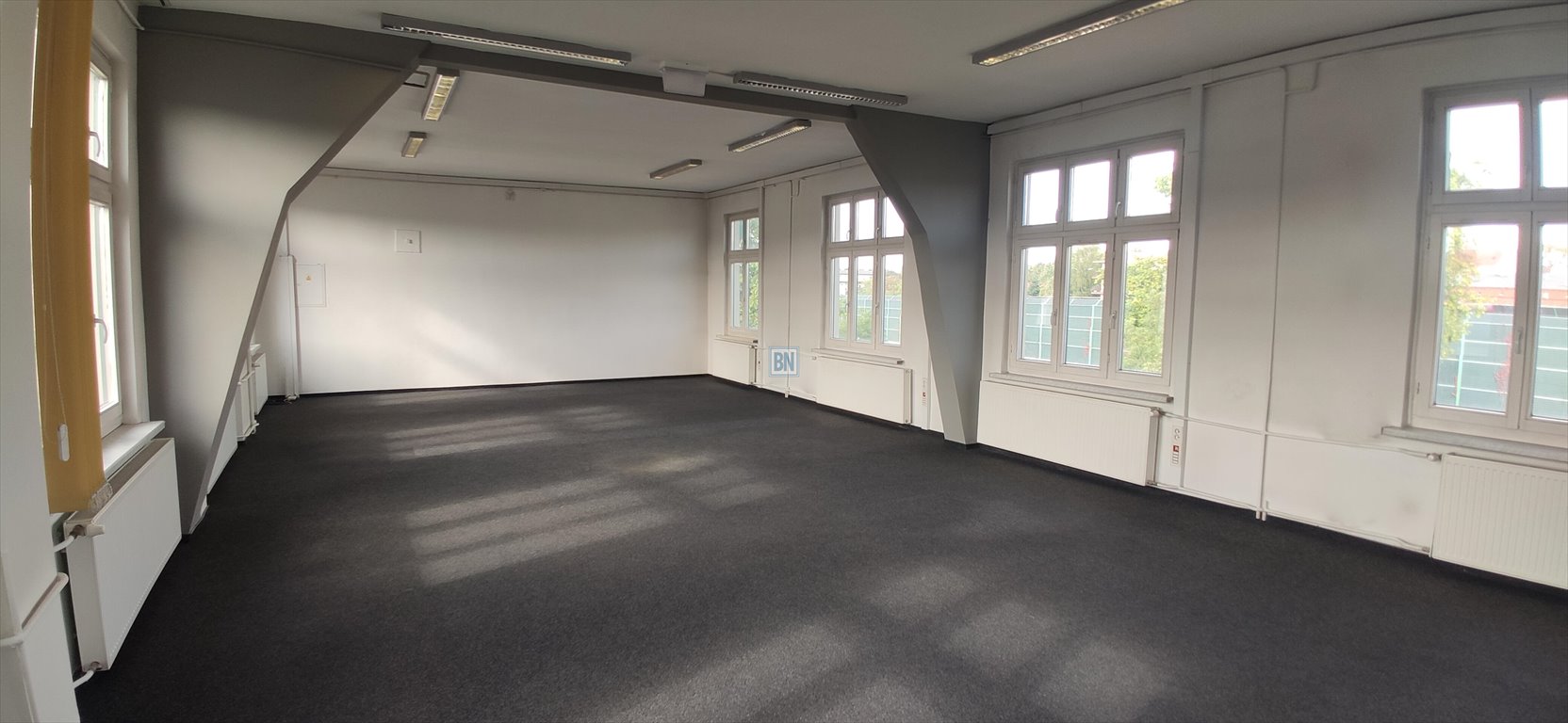 Lokal użytkowy 100 m2 z parkingiem i monitoringiem Gliwice  100m2 Foto 1