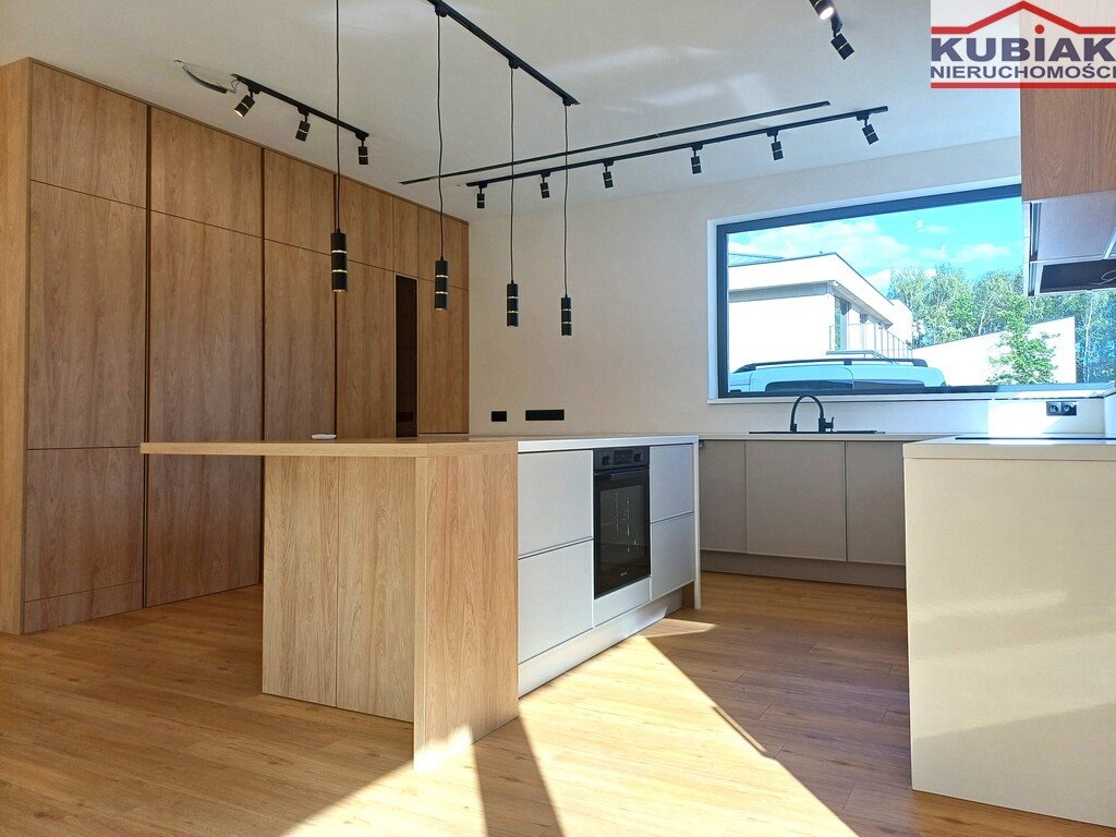 Przestronny dom 293 m² z nowoczesnymi technologiami i dużą działką Radonie  293m2 Foto 1