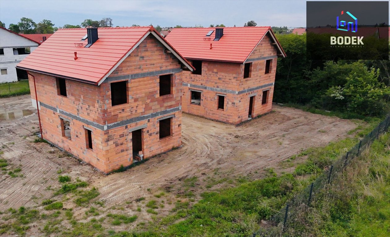 Dom w stanie surowym z pełnymi mediami i ogrodzeniem Miłoszyce, Miłoszyce, Jacka Malczewskiego  117m2 Foto 1
