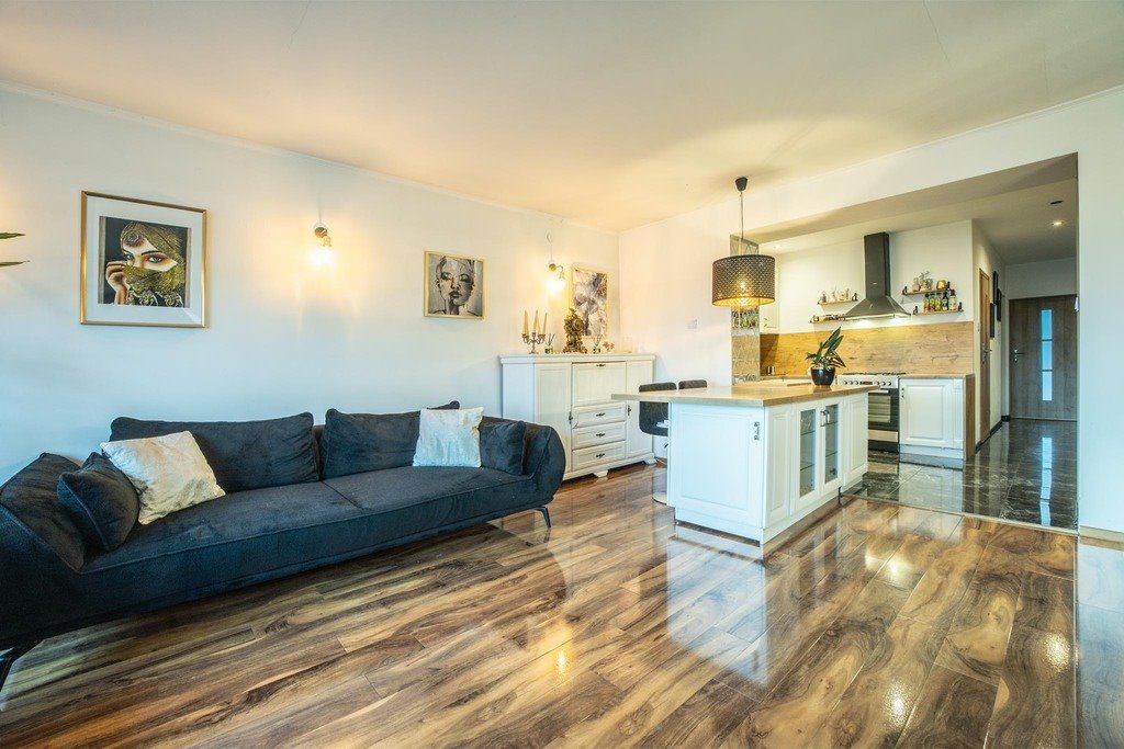 Dom 280 m2 z garażem i parkingiem w centrum Brzezin Brzeziny  210m2 Foto 1