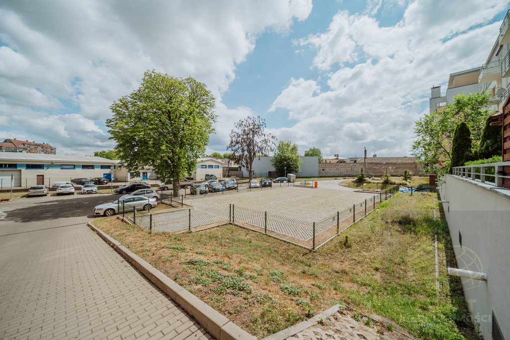 Miejsca parkingowe na Gumieńcach – bezpieczny dostęp, ogrodzony teren Szczecin, Gumieńce  8m2 Foto 1