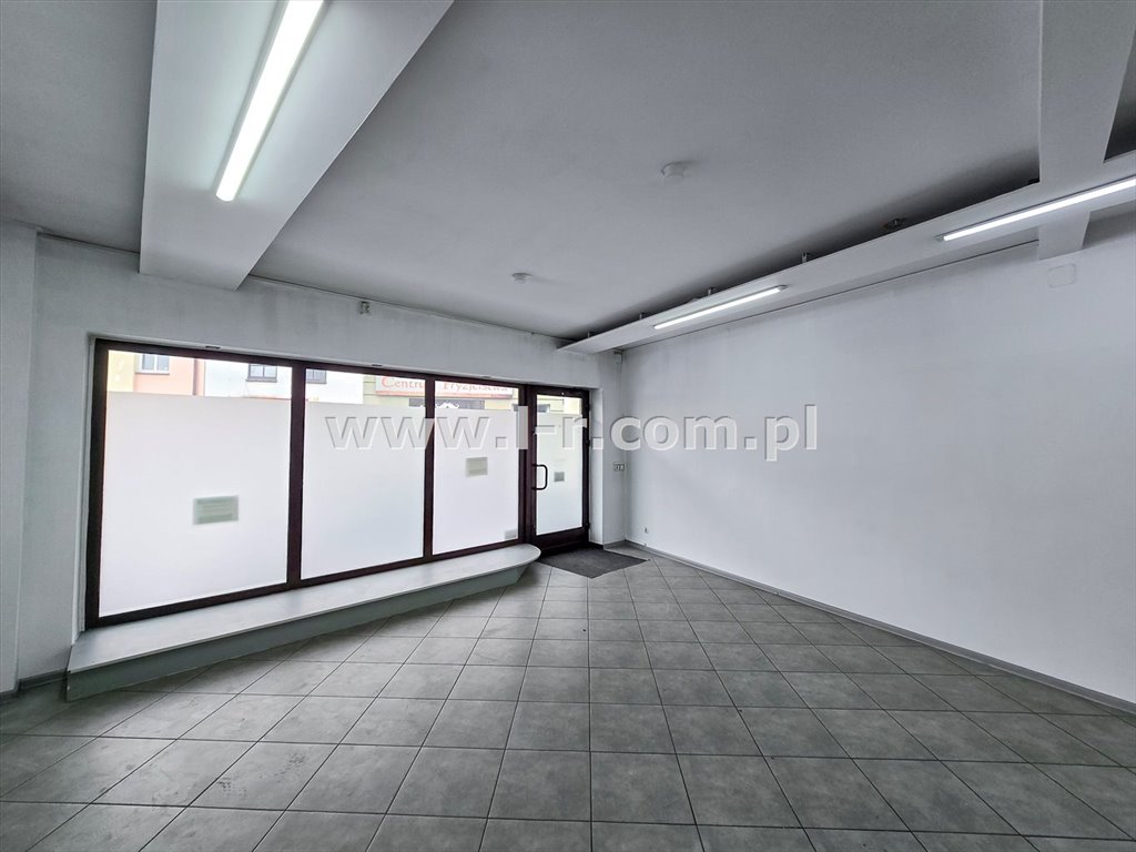 Lokal użytkowy 60 m2 z witryną, blisko rynku, idealny na sklep Wodzisław Śląski  60m2 Foto 1