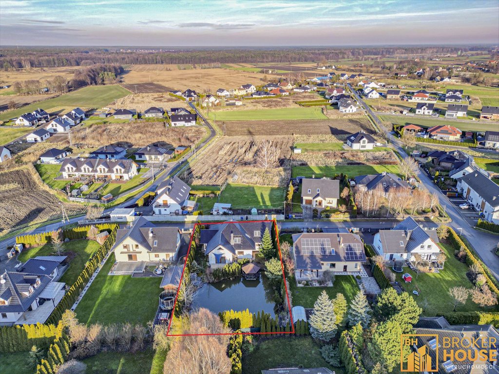 Urokliwy dom z stawem, SPA i garażem w Czarnowąsach Opole, Czarnowąsy, Władysława Raginisa  185m2 Foto 1