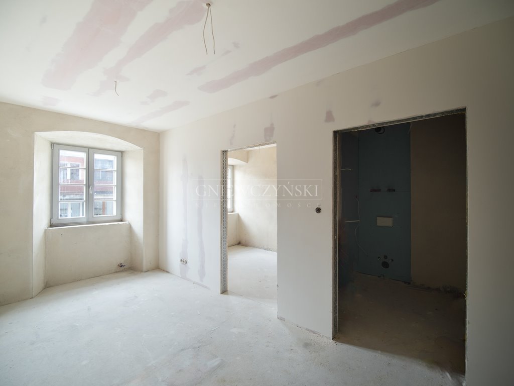 Mieszkanie dwupokojowe na sprzedaż Grodków, rynek Rynek  30m2 Foto 1