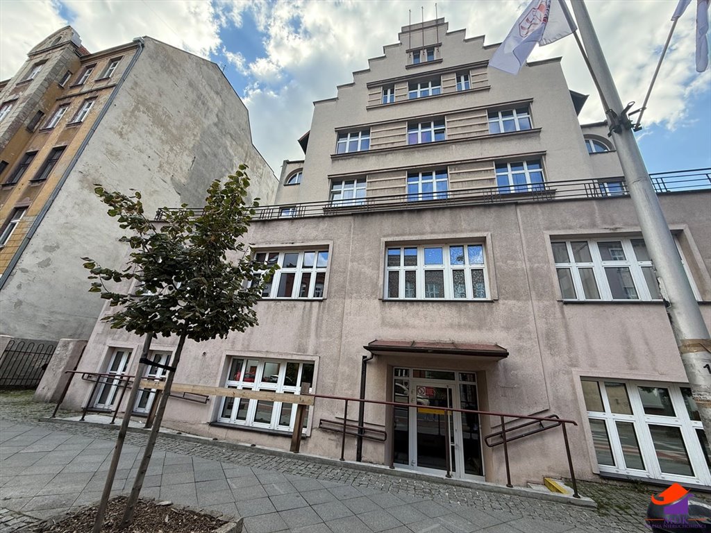 Wynajem lokalu 98 m² w centrum Katowic z dużymi witrynami Katowice, Śródmieście  98m2 Foto 1