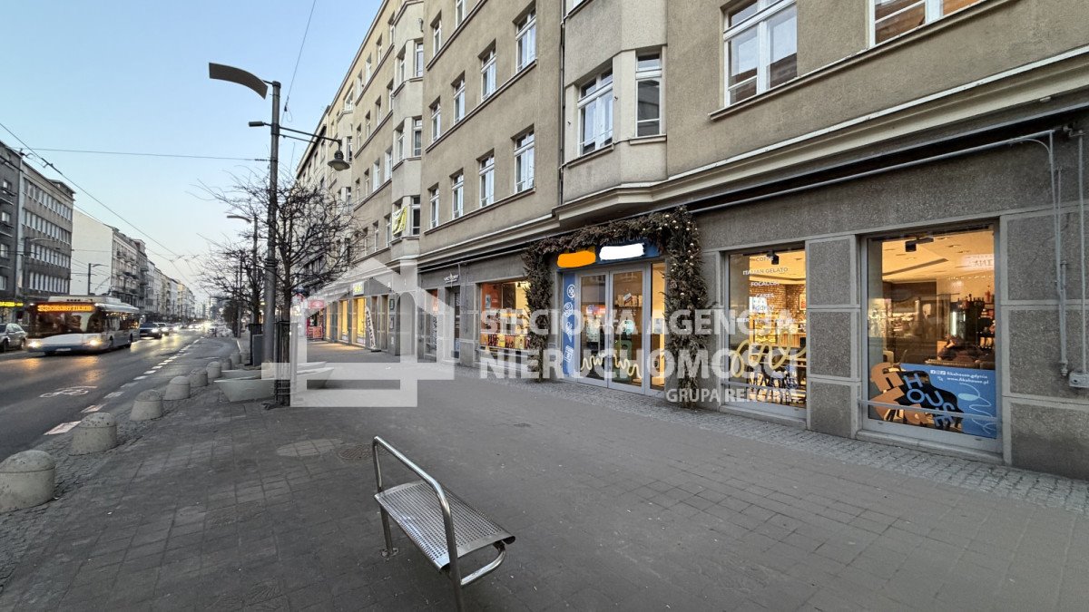 Lokal na parterze z witryną, gotowy biznes w centrum Gdyni Gdynia, Śródmieście  207m2 Foto 1
