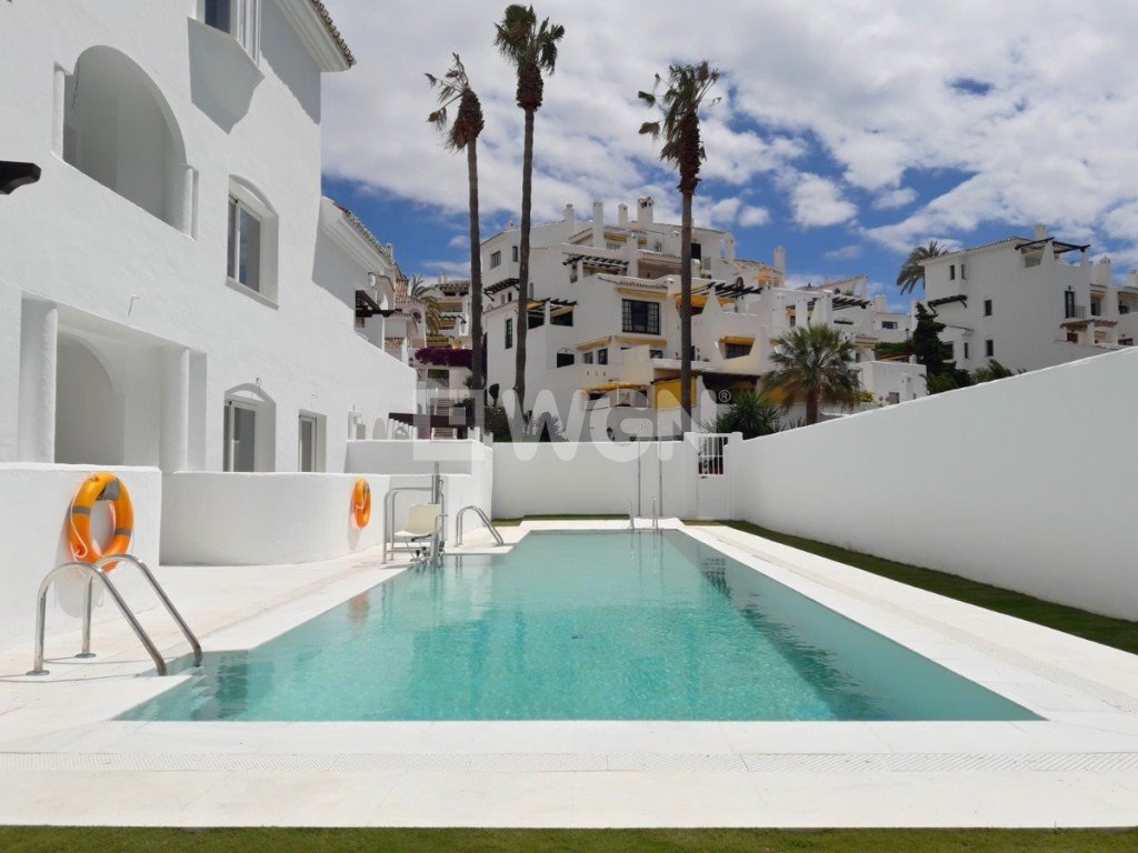 Mieszkanie dwupokojowe na sprzedaż Hiszpania, Costa del Sol, Malaga, Marbella, Nueva Andalucia  62m2 Foto 1