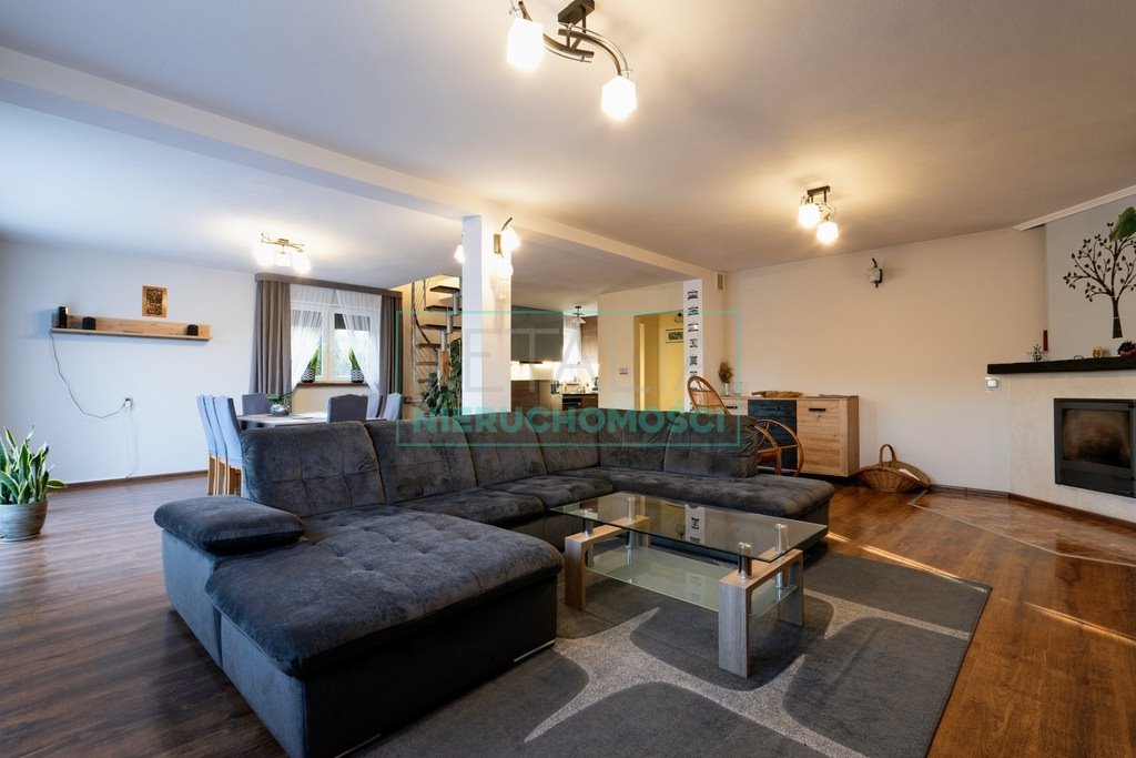 Dom na sprzedaż Książenice  180m2 Foto 1