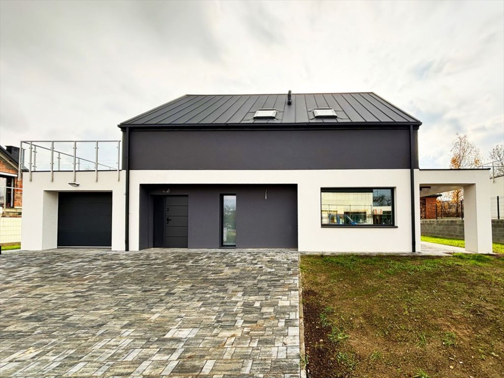 Dom w stanie surowym zamkniętym z garażem i dużą działką Wola Zgłobieńska  157m2 Foto 1