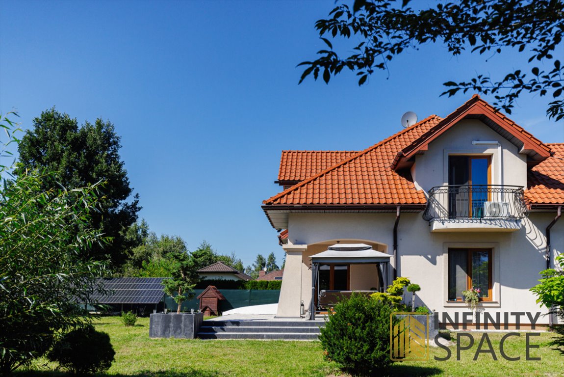 Na sprzedaż komfortowy dom 313 m² z garażem i fotowoltaiką: Budy-Grzybek: Księdza Baranowskiego